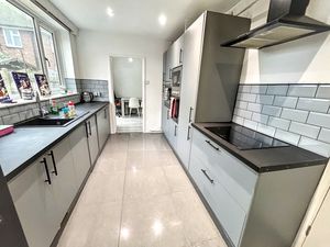 Kitchen- click for photo gallery